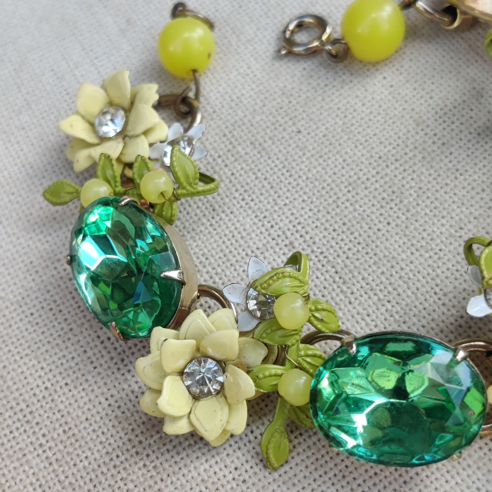 đź’ĄBOGOđź’Ą Vintage Lisner Green and Yellow Floral Bracelet - Picture 7 of 8